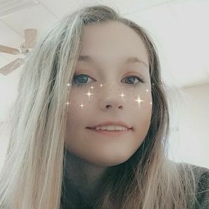 Meet your Posher, Chloe